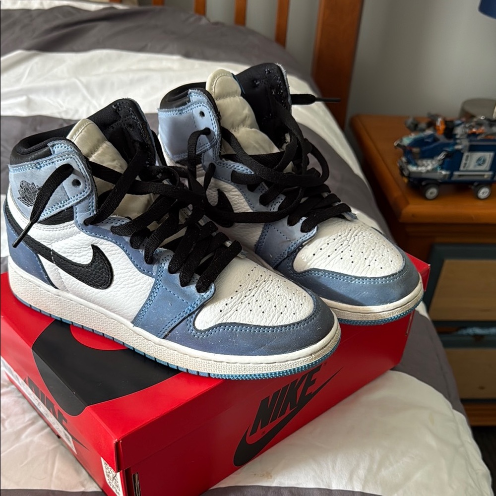 Jordan 1s university blue.